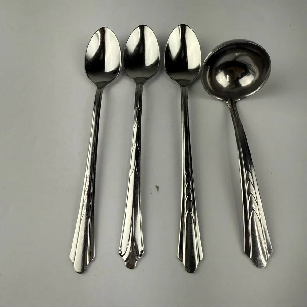 Ekco EK57 Lot of 4 Replacement Pieces Flatware 3 Teaspoons and Gravy Ladle